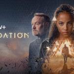 Poster für die Dritte Staffel der Serie "The Foundation" auf AppleTV. an sieht die Gesichter der Character zusammen mit einem Schriftzug des Namens.